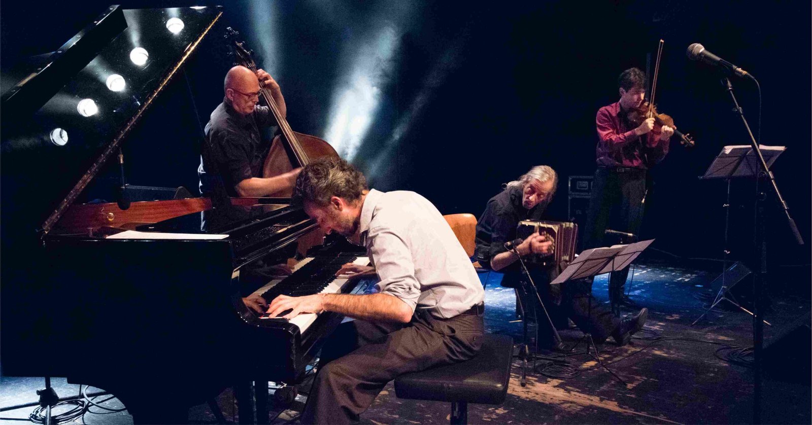 ROGER HELOU presenta RARO   ­ Lanzamiento digital y concierto en Buenos Aires