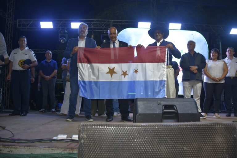 Caminiaga izó por primera vez su Bandera Oficial