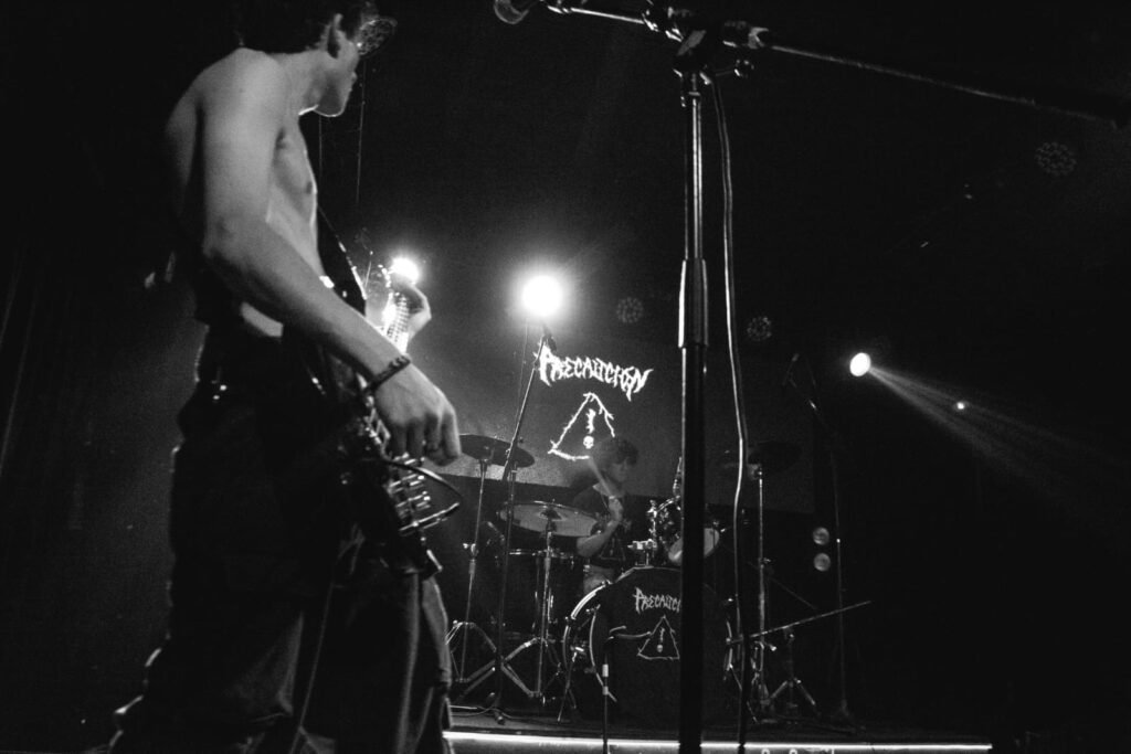 Precaución lanza sus primeros singles en 2026