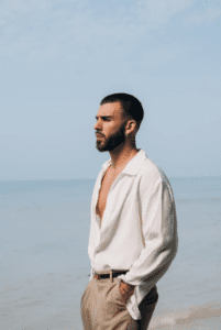 Manuel Turizo estrena “Te hacen falta dos” en 2026