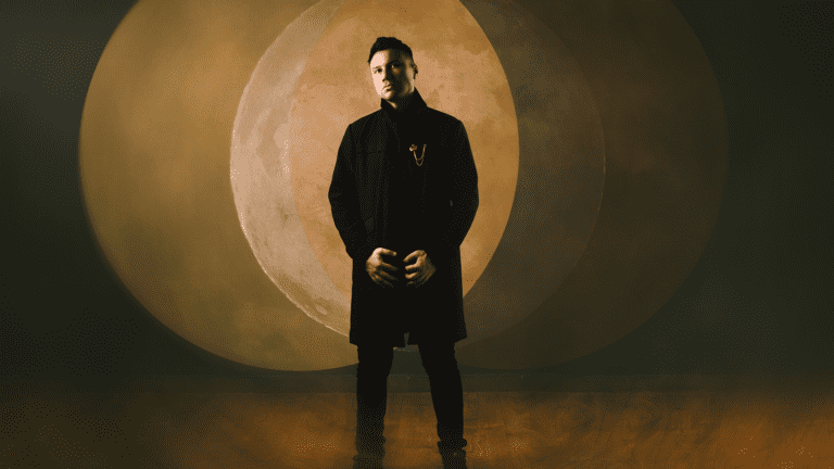 Adrian Benegas lanza “Mil Lunas” en 2026