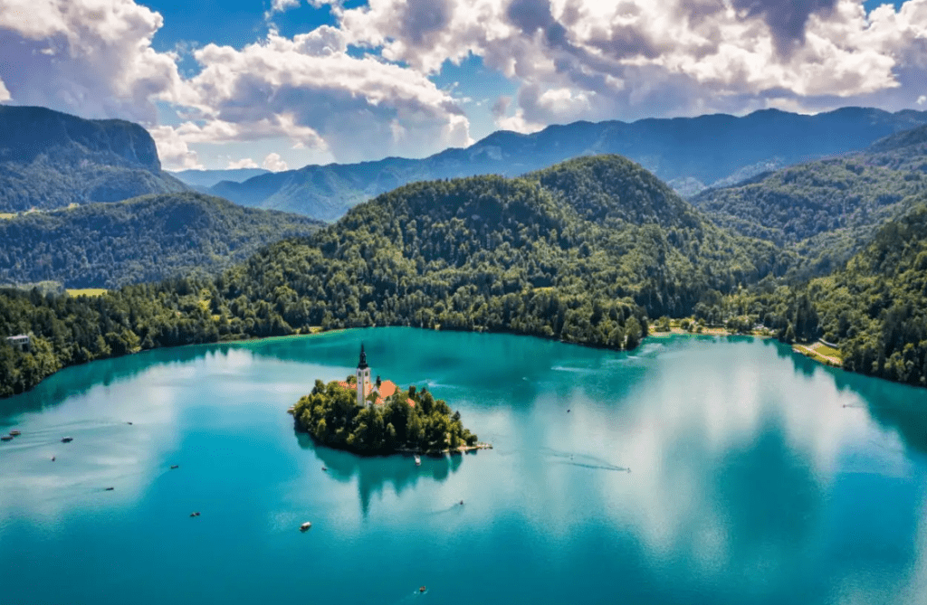 Viajes 2026: destinos europeos lejos del turismo masivo