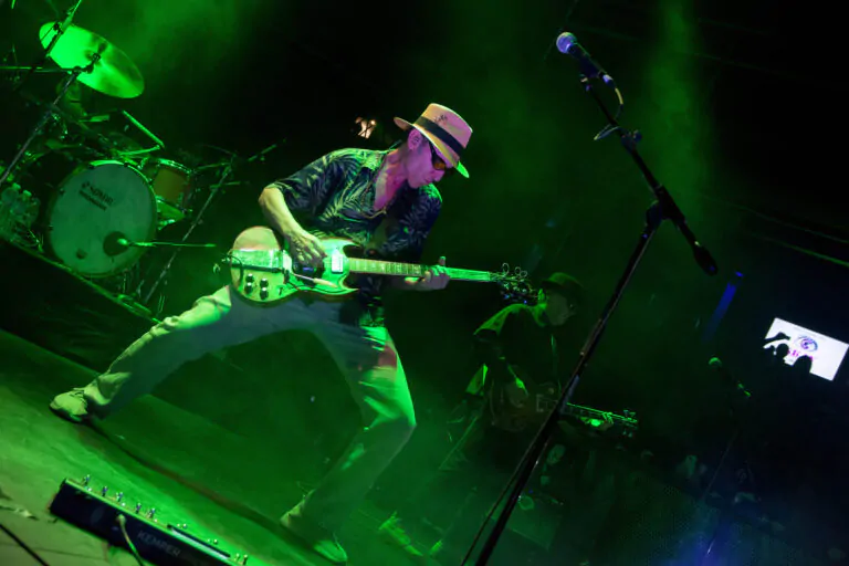 Skay y los Fakires visitando el interior con el sonido imperdible de Skay Beilinson en 2026