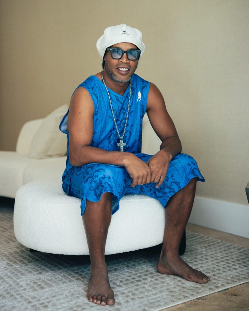 CAMISA 10: Ronaldinho reúne a Pitbull y artistas argentinos