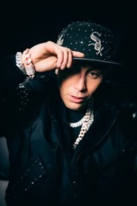 Nickoog_CLK adelanta su próximo álbum con “Gatita Gangster” en 2026
