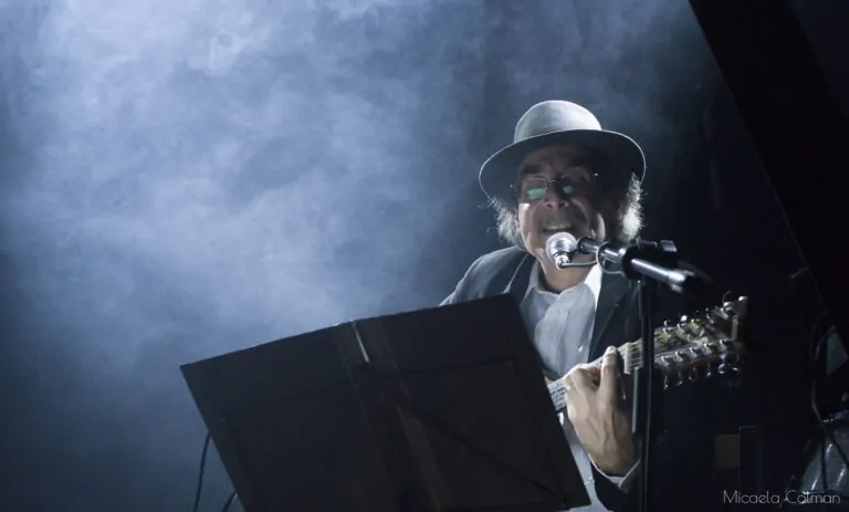 Mauricio Ubal le canta al fútbol de la memoria y las emociones en 2026