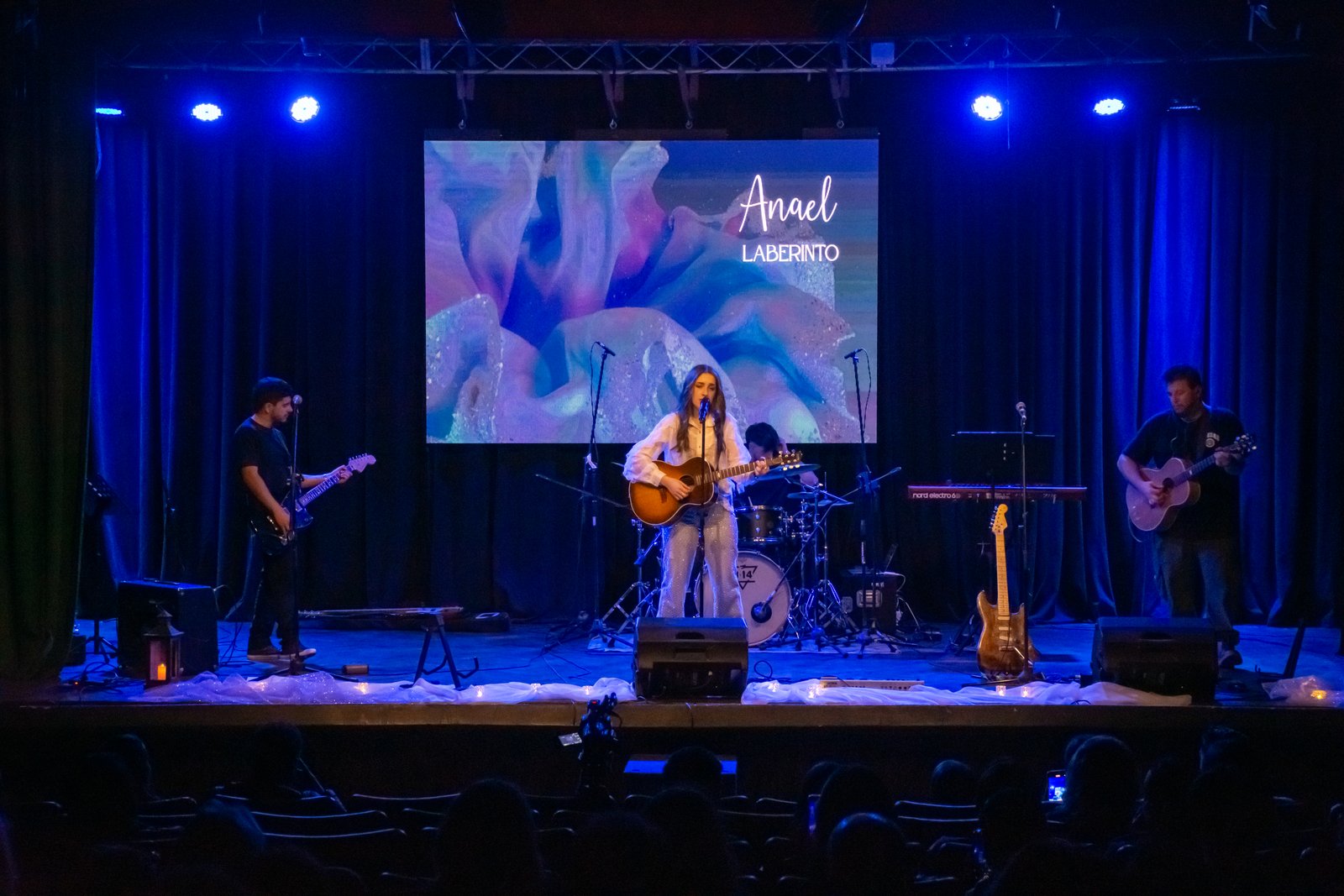 Anael presenta “Ni cerca ni lejos”, su nuevo single en 2026