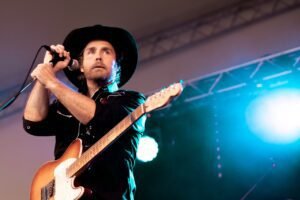 Andy Jans-Brown presenta Growing Pains en 2026