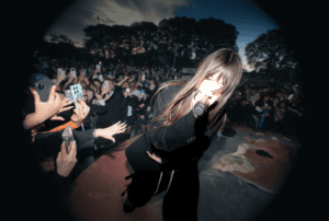 Saramalacara presenta el video de “1PM” en 2026