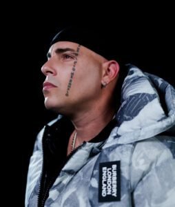 Kendo Kaponi debuta con “Apocalipto” en el Top 10 global en 2026